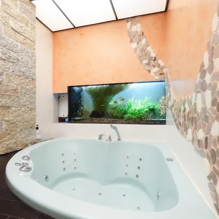 Unique 3 Floor Apartment. Garden, Great Location! Διαμέρισμα *