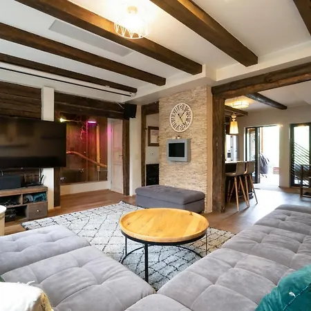 Апартаменты Unique 3 Floor Apartment. Garden, Great Location!