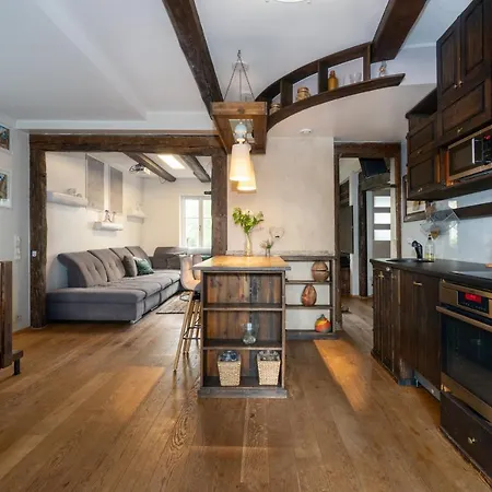 Unique 3 Floor Apartment. Garden, Great Location! Διαμέρισμα