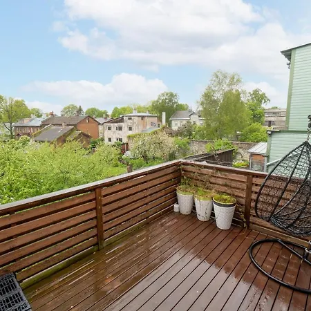 Unique 3 Floor Apartment. Garden, Great Location!