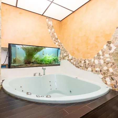 Unique 3 Floor Apartment. Garden, Great Location! Διαμέρισμα