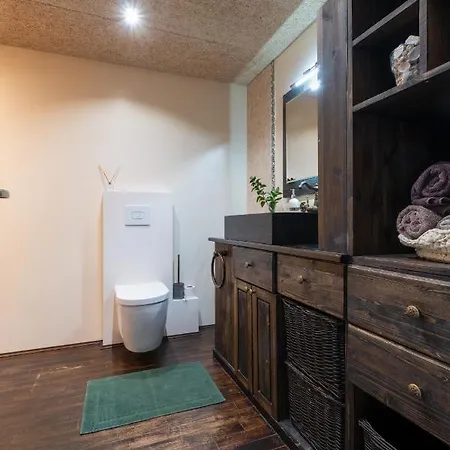 Lejlighed Unique 3 Floor Apartment. Garden, Great Location! *