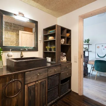 Unique 3 Floor Apartment. Garden, Great Location!