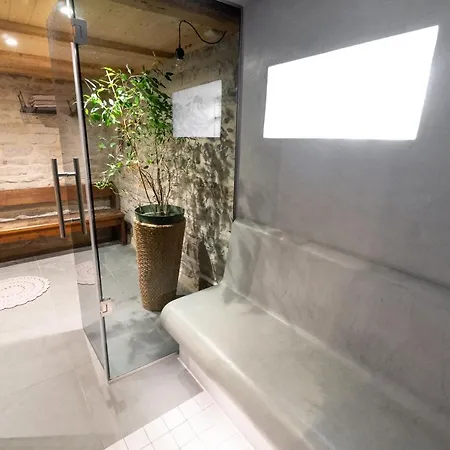 Unique 3 Floor Apartment. Garden, Great Location! Lejlighed